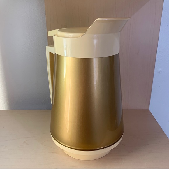 Thermo-Serv Custard and Gold Insulated Server/Pitcher - 6 Cup 10.5” Vintage Rare - Picture 3 of 13